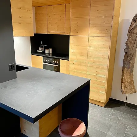 Daire Nendaz, Batiment Diana